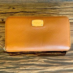 Michael Kors Medium Pebble Grain Leather Zip Wallet